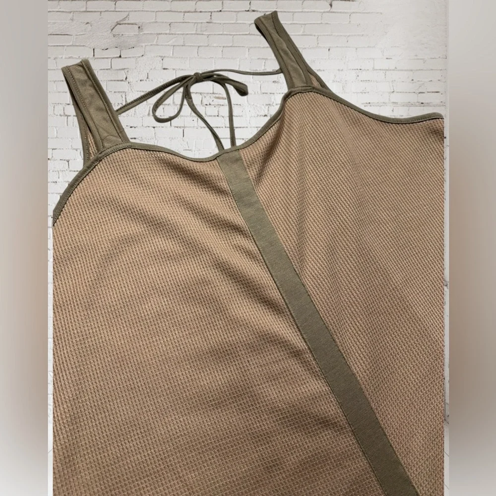 Jumpsuit/Onesie. Two Tone (unbranded) Size 2XL - runs small